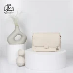تصویر اختصاصی از نمای جلوی کیف دوشی زنانه موجیتو کد 88119 در رنگ سفید