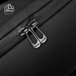 تصویر اختصاصی از زیپ کوله‌پشتی بنج کد ۲۹۱۳ در رنگ مشکی
